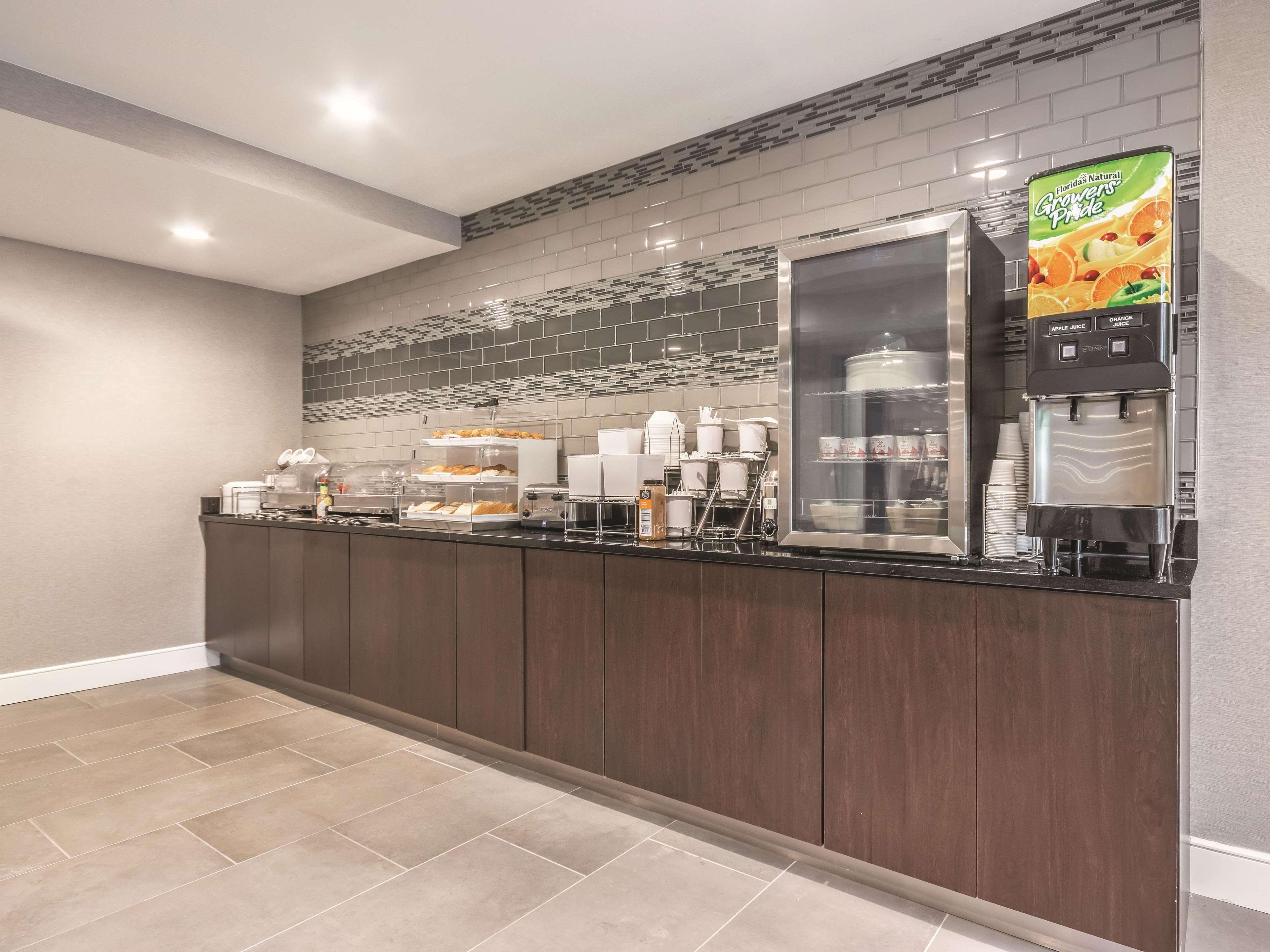 Hotel La Quinta By Wyndham Hartford Bradley Airport Windsor Locks Exteriér fotografie